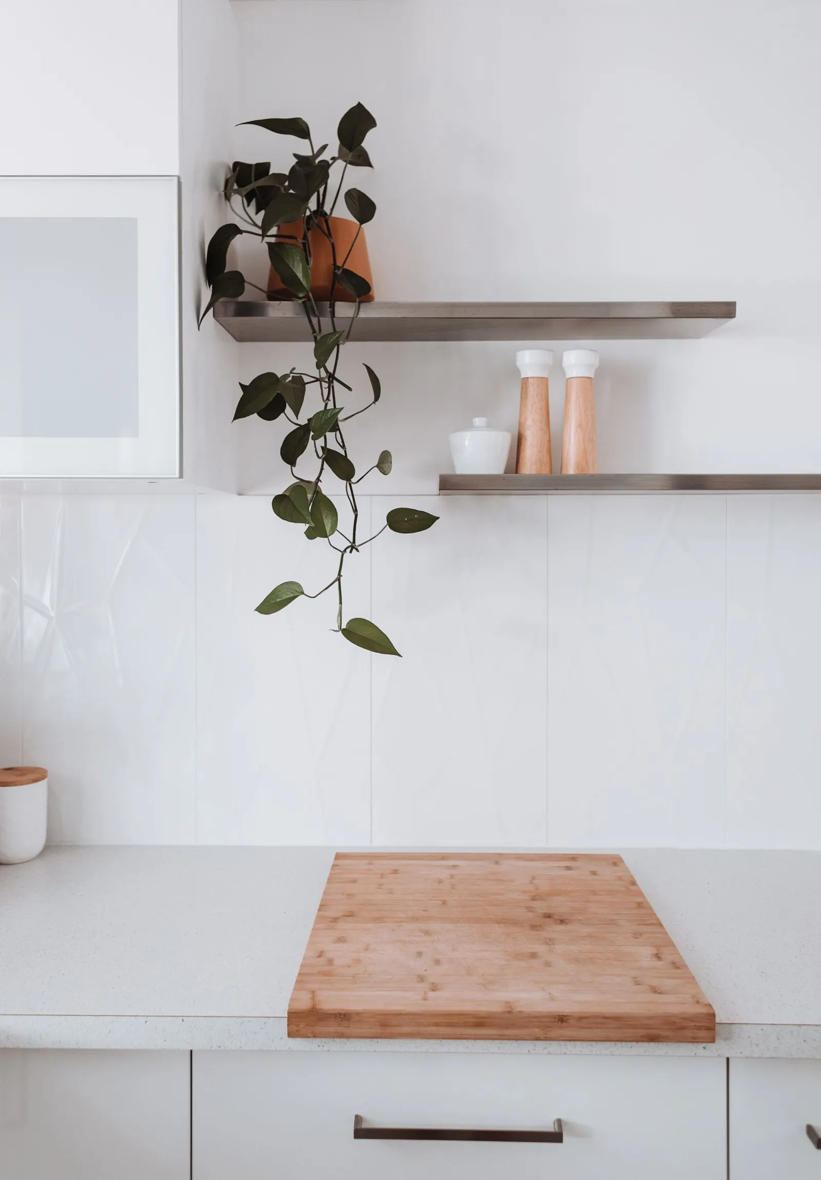 Light, modern kitchen — apartment in Limpertsberg